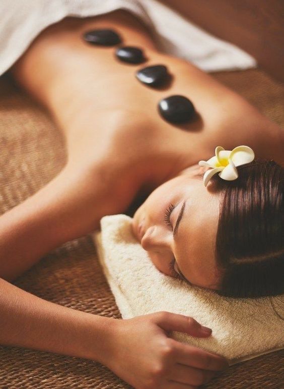 01. Massages Aroma aux Pierres Chaudes, Balinais associé à la Coque de Coco et Suédois